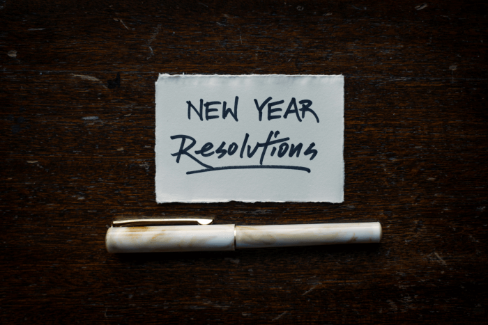 How to stick to your financial New Year's resolutions thumbnail